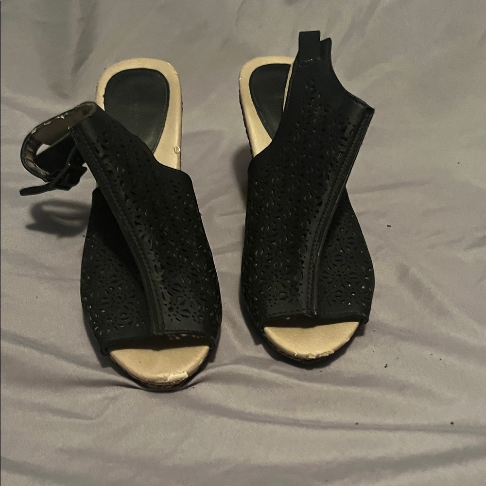 Kohl's Black Cutout Women's Sandals